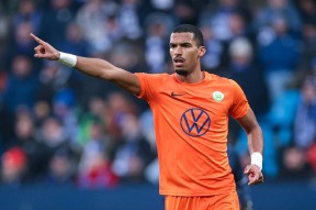 华体会官方网站深圳队训练开放日，冲刺阶段状态回暖引观众欢呼，德国杯在即，更衣室氛围转暖的简单介绍