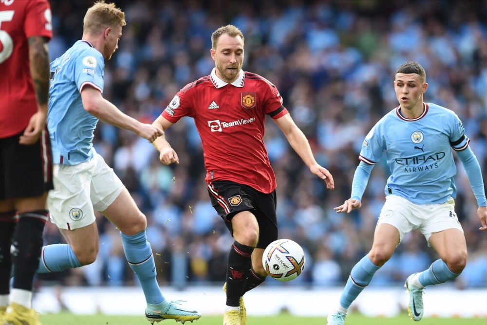 关于冲刺阶段曼联备战CBA常规赛；内部沟通细节曝光；话题不断；团队化学反应显著的信息